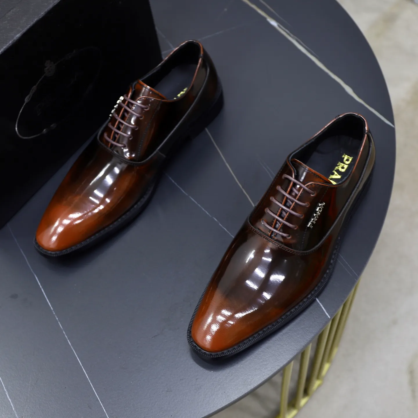 Ex-factory price: 540💰🙅‍♂️🙅‍♂️🙅‍♂️ Brand: PRADA Standard code: Men's code 38-44 (45 can be customized) Grade: Same style as the official website Original order quality Material: Original cowhide surface Comfortable cowhide lining Original outsole Style category: Men's fashionable casual leather shoes Distinguished big-name luxury elements Top luxury Color: actual picture color